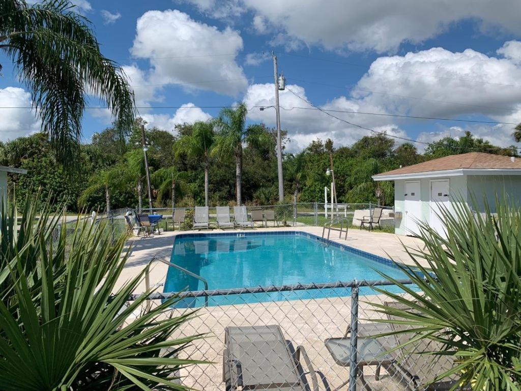 Sebastian Gardens Inn & Suites 外观 照片